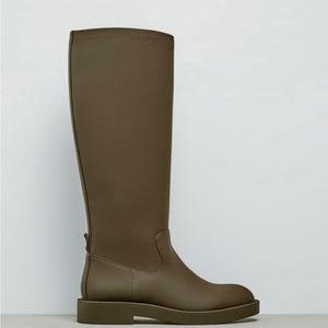 Zara Rubberized boots .NWOT .NO BOX BUT STILL HAS TAGS TISSUE PAPER INSIDE BOOTS